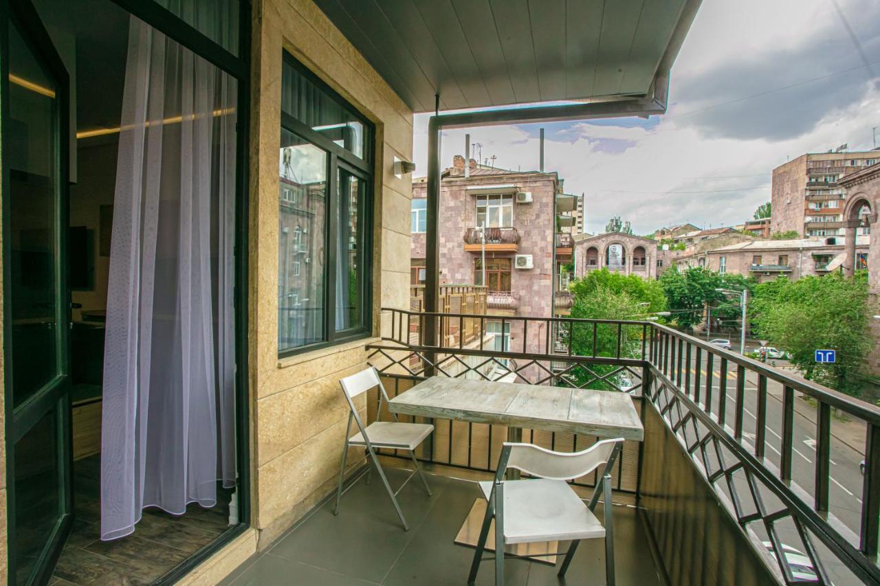 Luxe Apartment In Center Yerevan Exterior photo