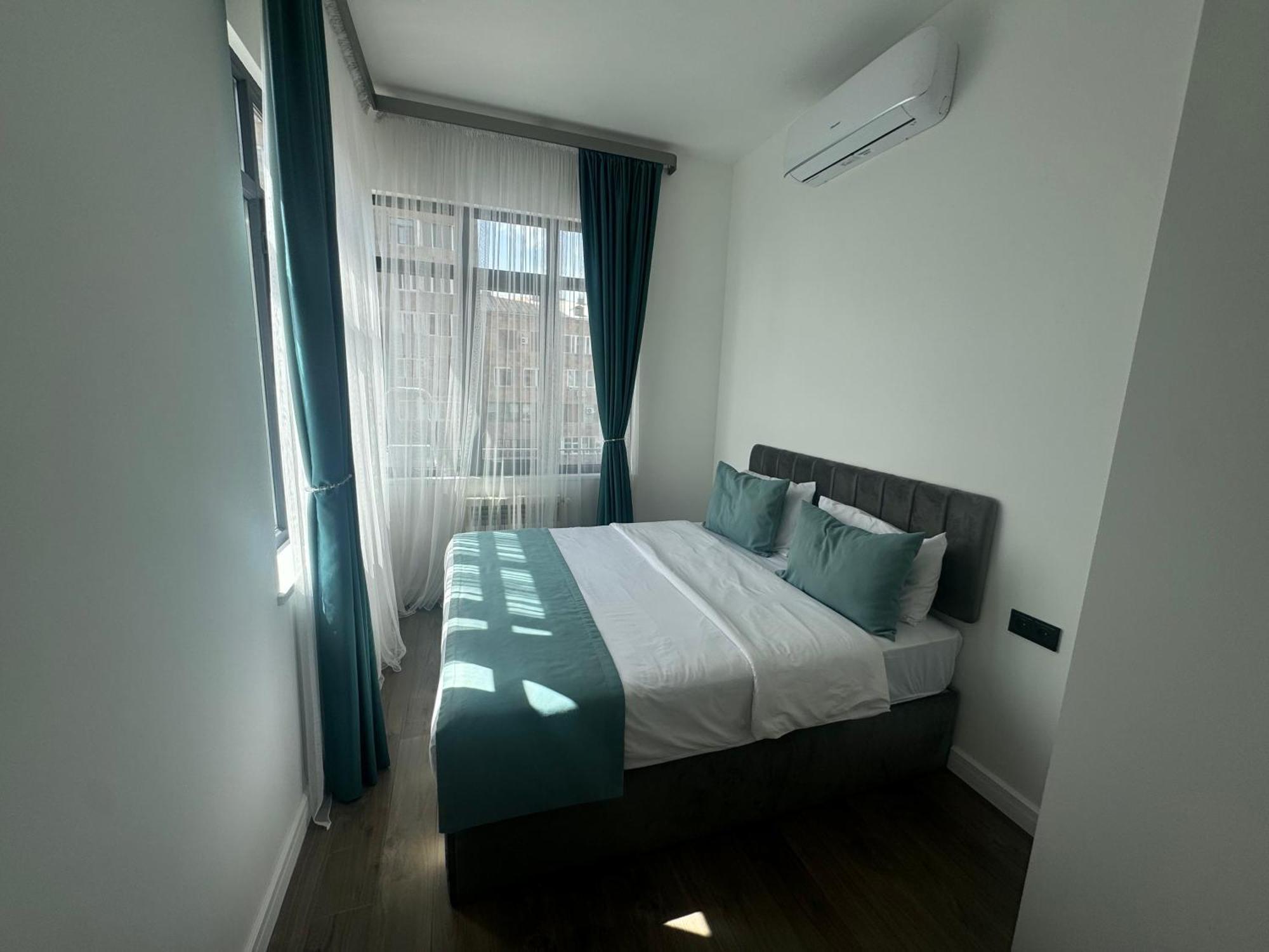 Luxe Apartment In Center Yerevan Exterior photo